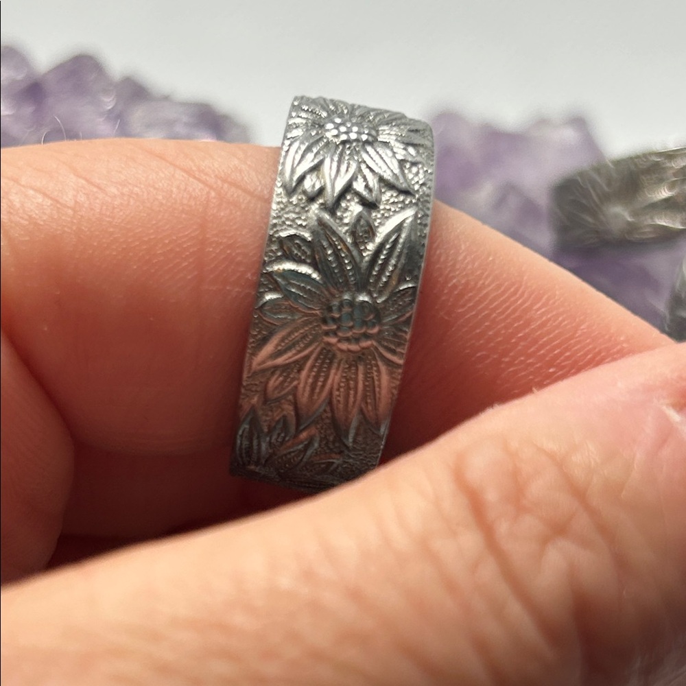 Silver Floral Engraved Rings - Picture 5 of 9